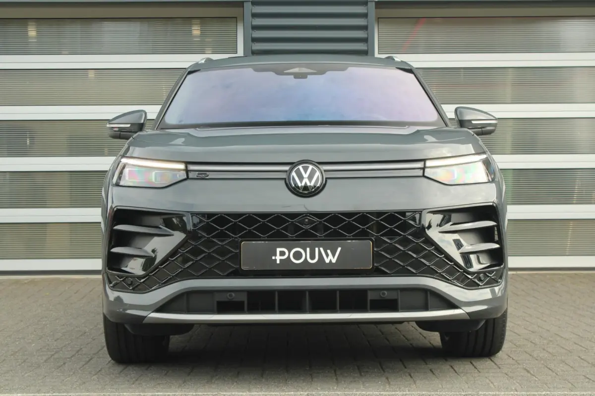 1.5 eHybrid 272pk DSG R-Line Edition | Trekhaak | Panoramadak | Dodehoek Assist | Stoel-/Achterbank & Voorruit Verwarming