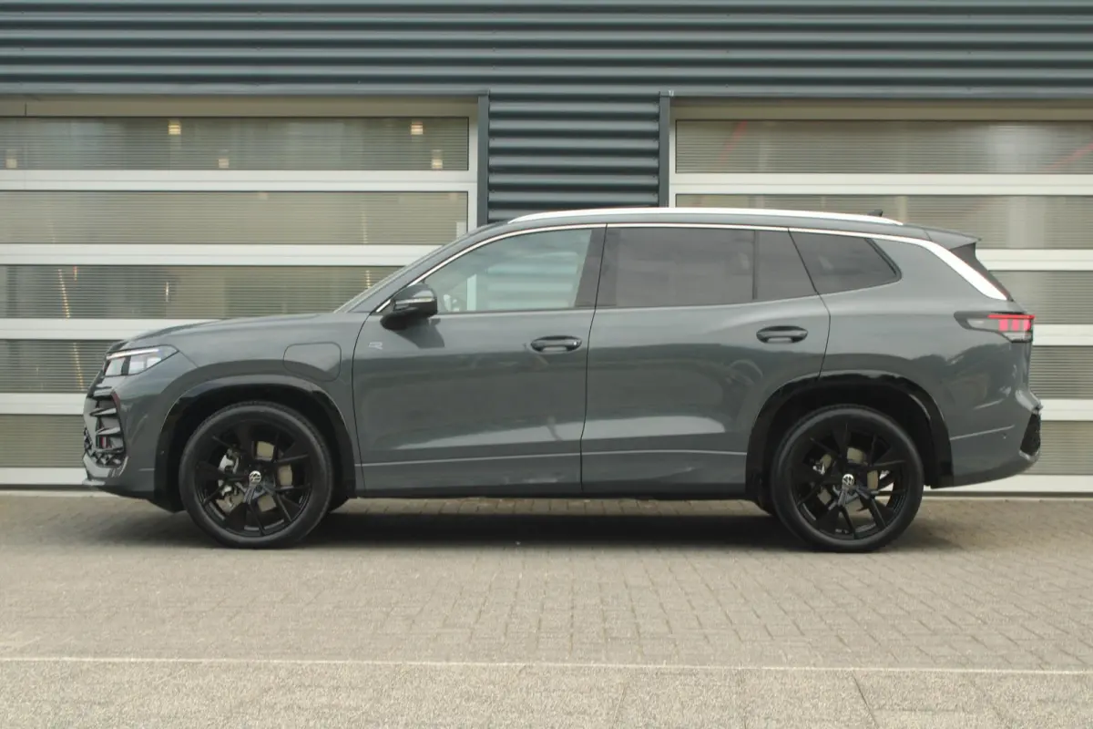 1.5 eHybrid 272pk DSG R-Line Edition | Trekhaak | Panoramadak | Dodehoek Assist | Stoel-/Achterbank & Voorruit Verwarming