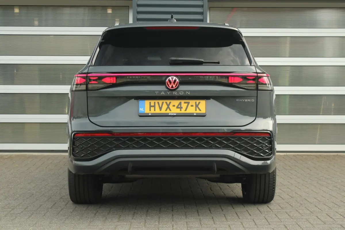 1.5 eHybrid 272pk DSG R-Line Edition | Trekhaak | Panoramadak | Dodehoek Assist | Stoel-/Achterbank & Voorruit Verwarming