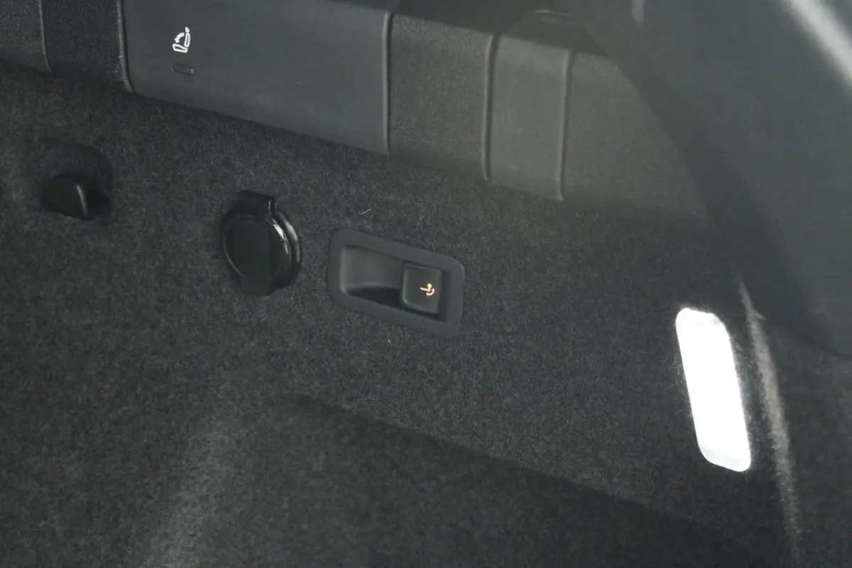 1.5 eHybrid 272pk DSG R-Line Edition | Trekhaak | Panoramadak | Dodehoek Assist | Stoel-/Achterbank & Voorruit Verwarming