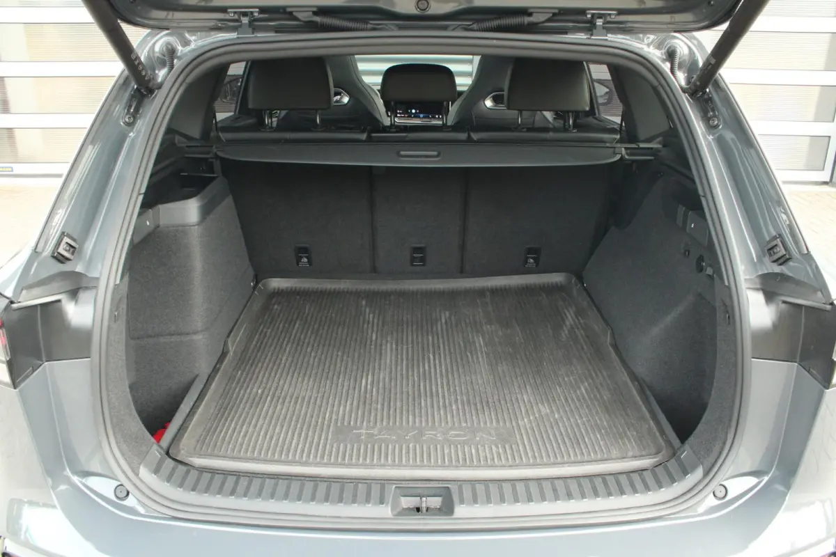 1.5 eHybrid 272pk DSG R-Line Edition | Trekhaak | Panoramadak | Dodehoek Assist | Stoel-/Achterbank & Voorruit Verwarming
