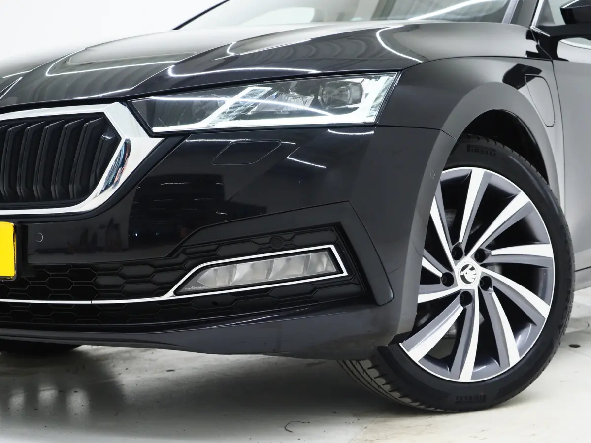1.4 TSI iV PHEV | Panoramadak | HUD | Camera | Sfeerlicht | Keyless | Adaptive Cruise | Memory
