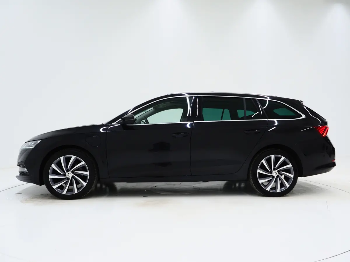 1.4 TSI iV PHEV | Panoramadak | HUD | Camera | Sfeerlicht | Keyless | Adaptive Cruise | Memory