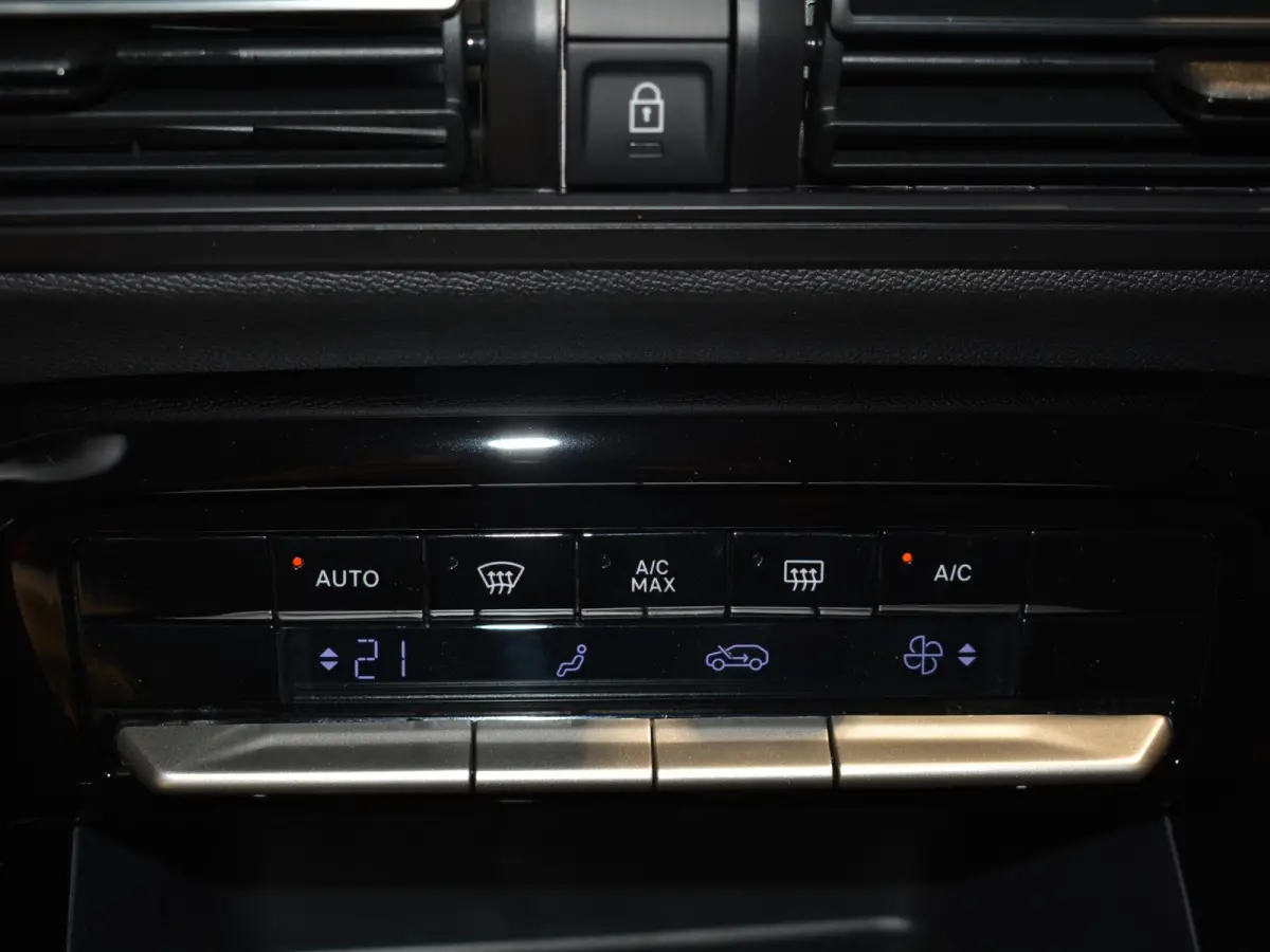 1.2 Hybrid 145pk Plus | Apple Carplay/Android Auto | Climate controle