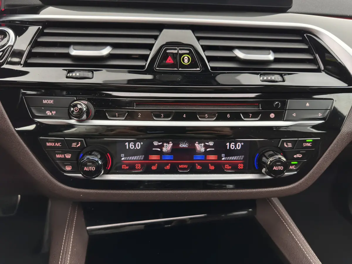 Gran Turismo 640i xDrive M-Sportpack High Executive Aut. *PANO | LEATHER | BOWERS&WILKINS | BLINDSPOT | MEMORY-PACK | NIGHTVISION | TOPVIEW | DIGI-COCKPIT | HEATED-COMFORTSEATS | HEAD-UP | A