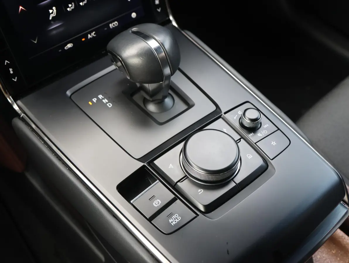 e-SkyActiv EV 145 Advantage 36 kWh Camera | ACCU 95% | Elektrisch verstelbare stoelen | LEER | Stoelverwarming | Navigatie | Climate Control Tweezeidig | Apple CarPlay & Android Auto