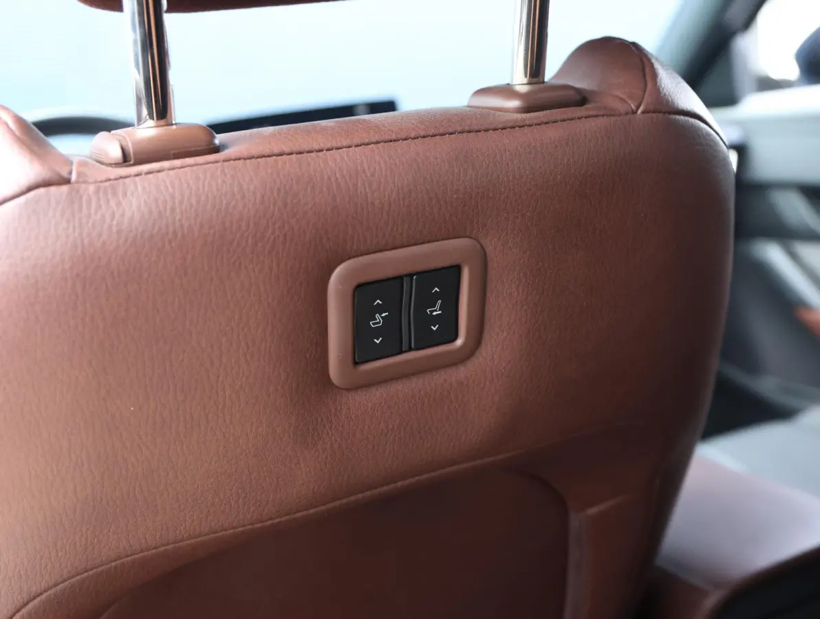 e-SkyActiv EV 145 Advantage 36 kWh Camera | ACCU 95% | Elektrisch verstelbare stoelen | LEER | Stoelverwarming | Navigatie | Climate Control Tweezeidig | Apple CarPlay & Android Auto