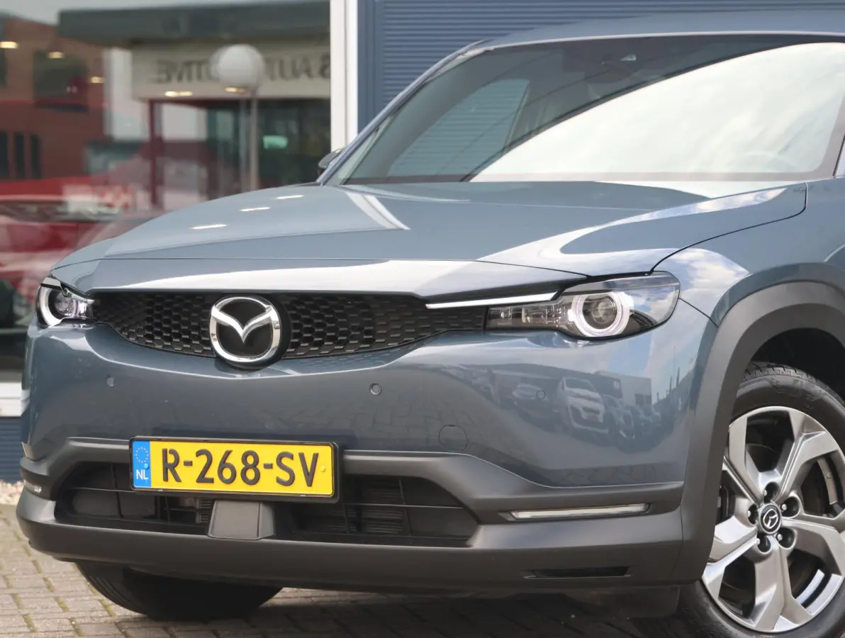 e-SkyActiv EV 145 Advantage 36 kWh Camera | ACCU 95% | Elektrisch verstelbare stoelen | LEER | Stoelverwarming | Navigatie | Climate Control Tweezeidig | Apple CarPlay & Android Auto