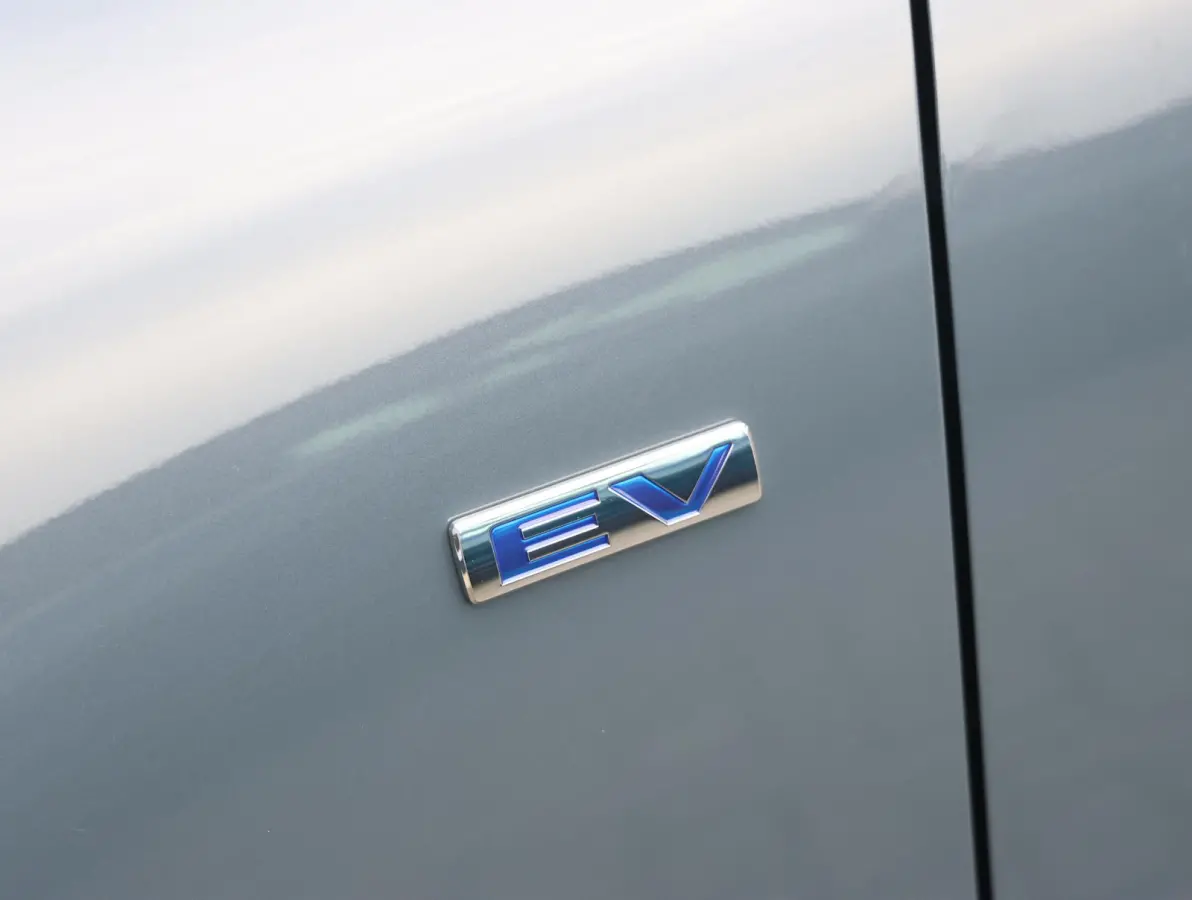 e-SkyActiv EV 145 Advantage 36 kWh Camera | ACCU 95% | Elektrisch verstelbare stoelen | LEER | Stoelverwarming | Navigatie | Climate Control Tweezeidig | Apple CarPlay & Android Auto