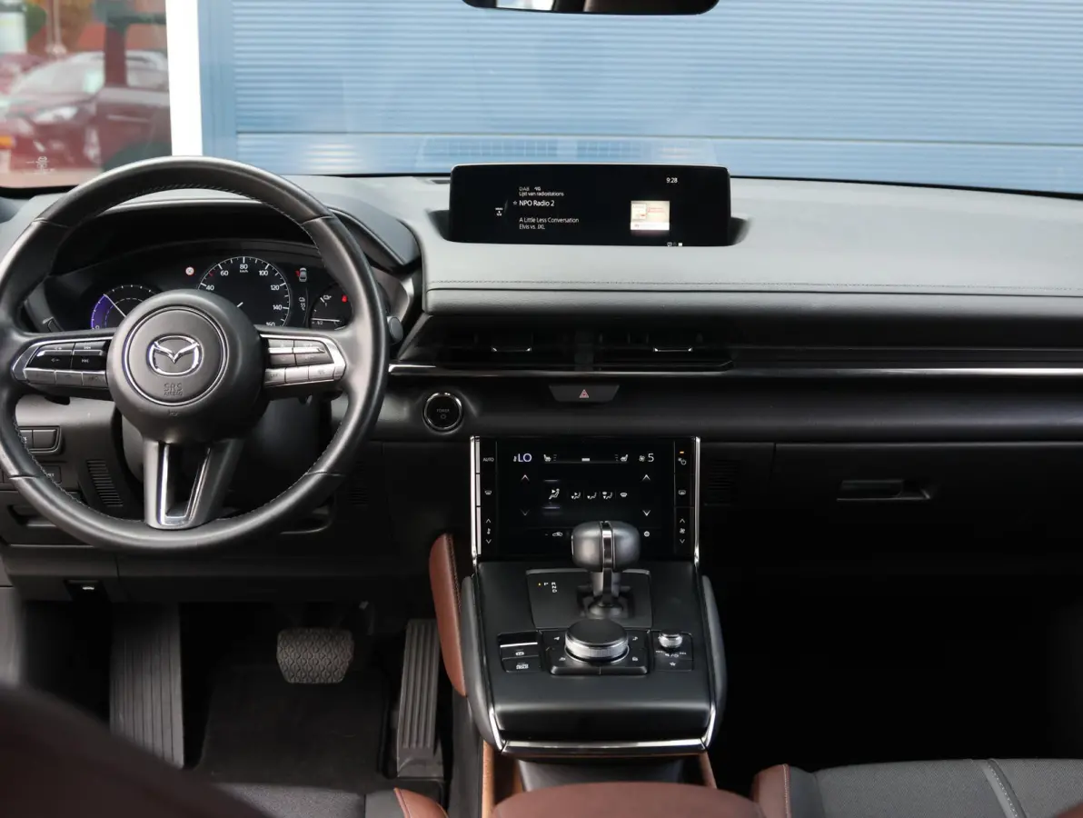 e-SkyActiv EV 145 Advantage 36 kWh Camera | ACCU 95% | Elektrisch verstelbare stoelen | LEER | Stoelverwarming | Navigatie | Climate Control Tweezeidig | Apple CarPlay & Android Auto