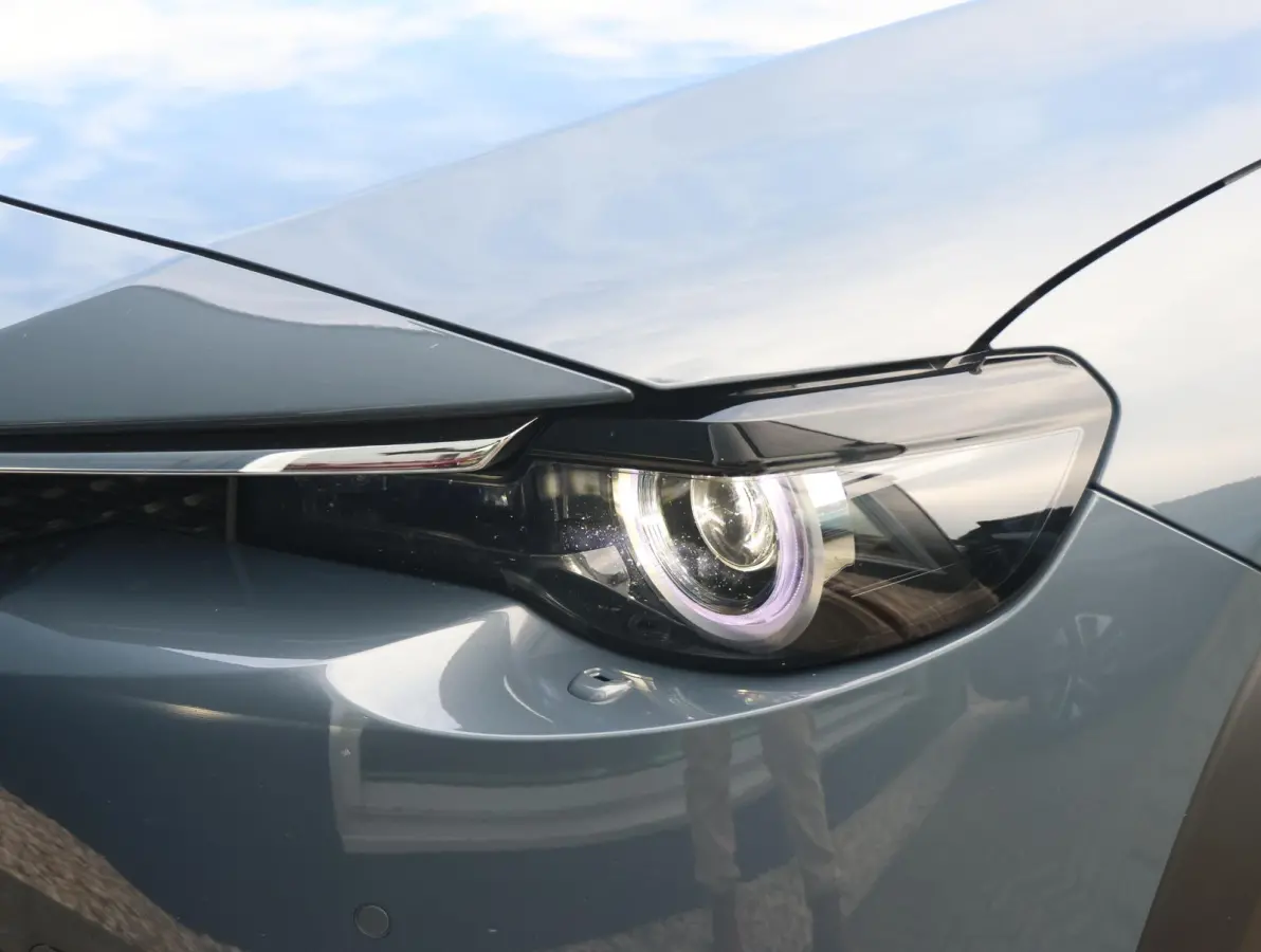 e-SkyActiv EV 145 Advantage 36 kWh Camera | ACCU 95% | Elektrisch verstelbare stoelen | LEER | Stoelverwarming | Navigatie | Climate Control Tweezeidig | Apple CarPlay & Android Auto