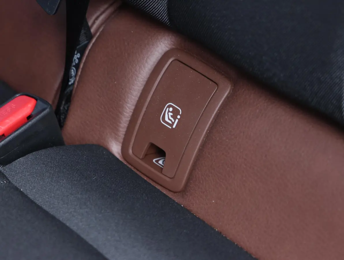 e-SkyActiv EV 145 Advantage 36 kWh Camera | ACCU 95% | Elektrisch verstelbare stoelen | LEER | Stoelverwarming | Navigatie | Climate Control Tweezeidig | Apple CarPlay & Android Auto