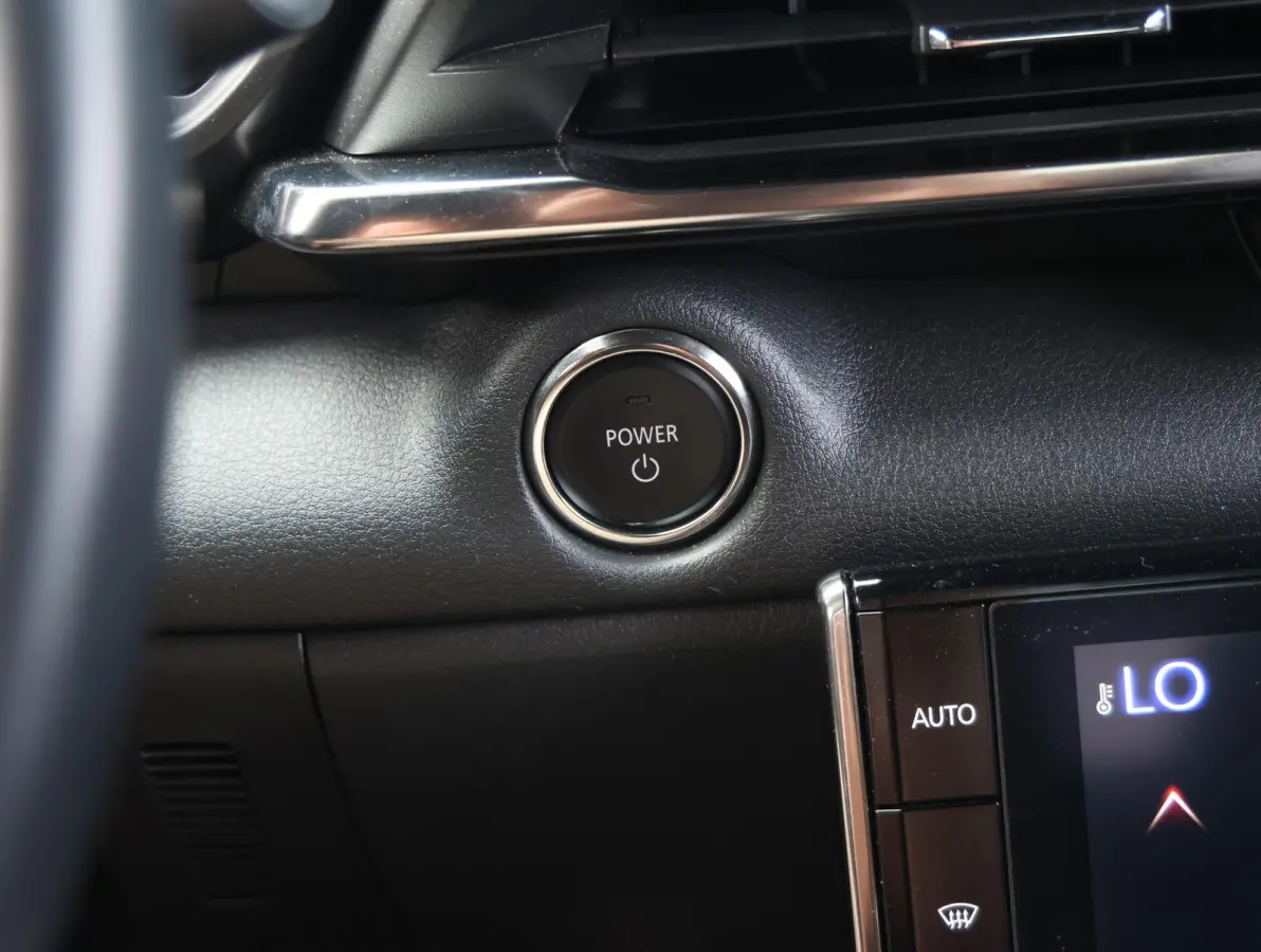 e-SkyActiv EV 145 Advantage 36 kWh Camera | ACCU 95% | Elektrisch verstelbare stoelen | LEER | Stoelverwarming | Navigatie | Climate Control Tweezeidig | Apple CarPlay & Android Auto