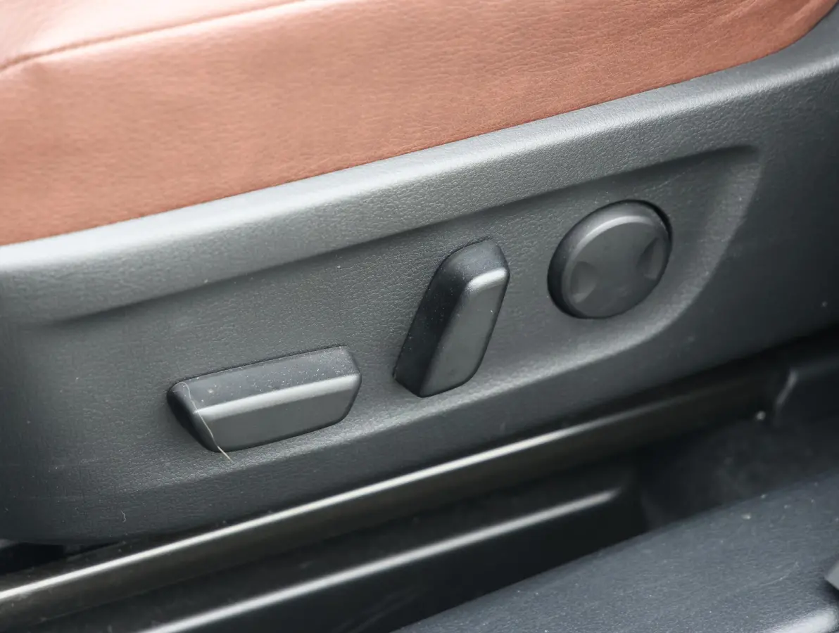 e-SkyActiv EV 145 Advantage 36 kWh Camera | ACCU 95% | Elektrisch verstelbare stoelen | LEER | Stoelverwarming | Navigatie | Climate Control Tweezeidig | Apple CarPlay & Android Auto
