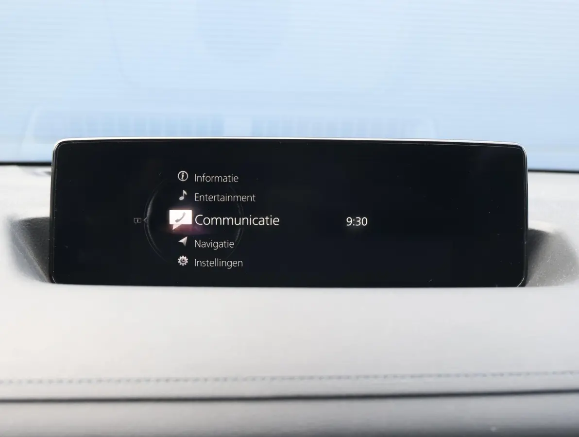 e-SkyActiv EV 145 Advantage 36 kWh Camera | ACCU 95% | Elektrisch verstelbare stoelen | LEER | Stoelverwarming | Navigatie | Climate Control Tweezeidig | Apple CarPlay & Android Auto