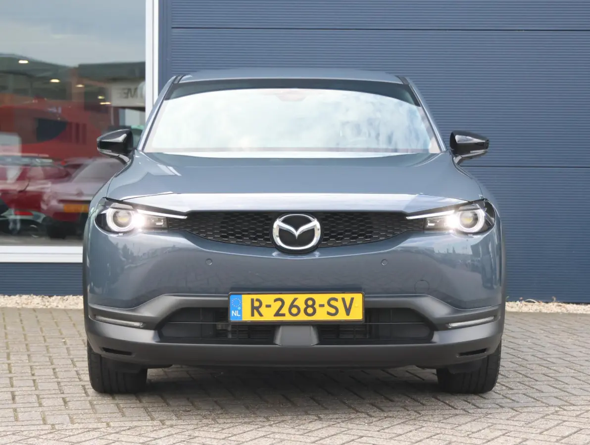 e-SkyActiv EV 145 Advantage 36 kWh Camera | ACCU 95% | Elektrisch verstelbare stoelen | LEER | Stoelverwarming | Navigatie | Climate Control Tweezeidig | Apple CarPlay & Android Auto