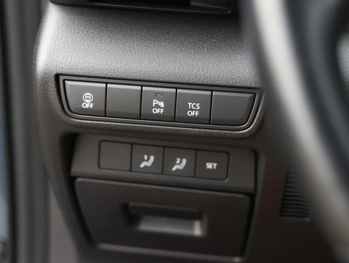 e-SkyActiv EV 145 Advantage 36 kWh Camera | ACCU 95% | Elektrisch verstelbare stoelen | LEER | Stoelverwarming | Navigatie | Climate Control Tweezeidig | Apple CarPlay & Android Auto