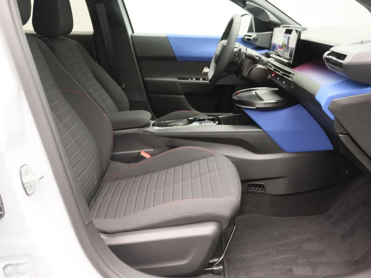 1.2 Turbo Hybrid HF Line 110pk | NAVI | 17'' Velgen | S.A.L.A. Pro | Parkeercamera |