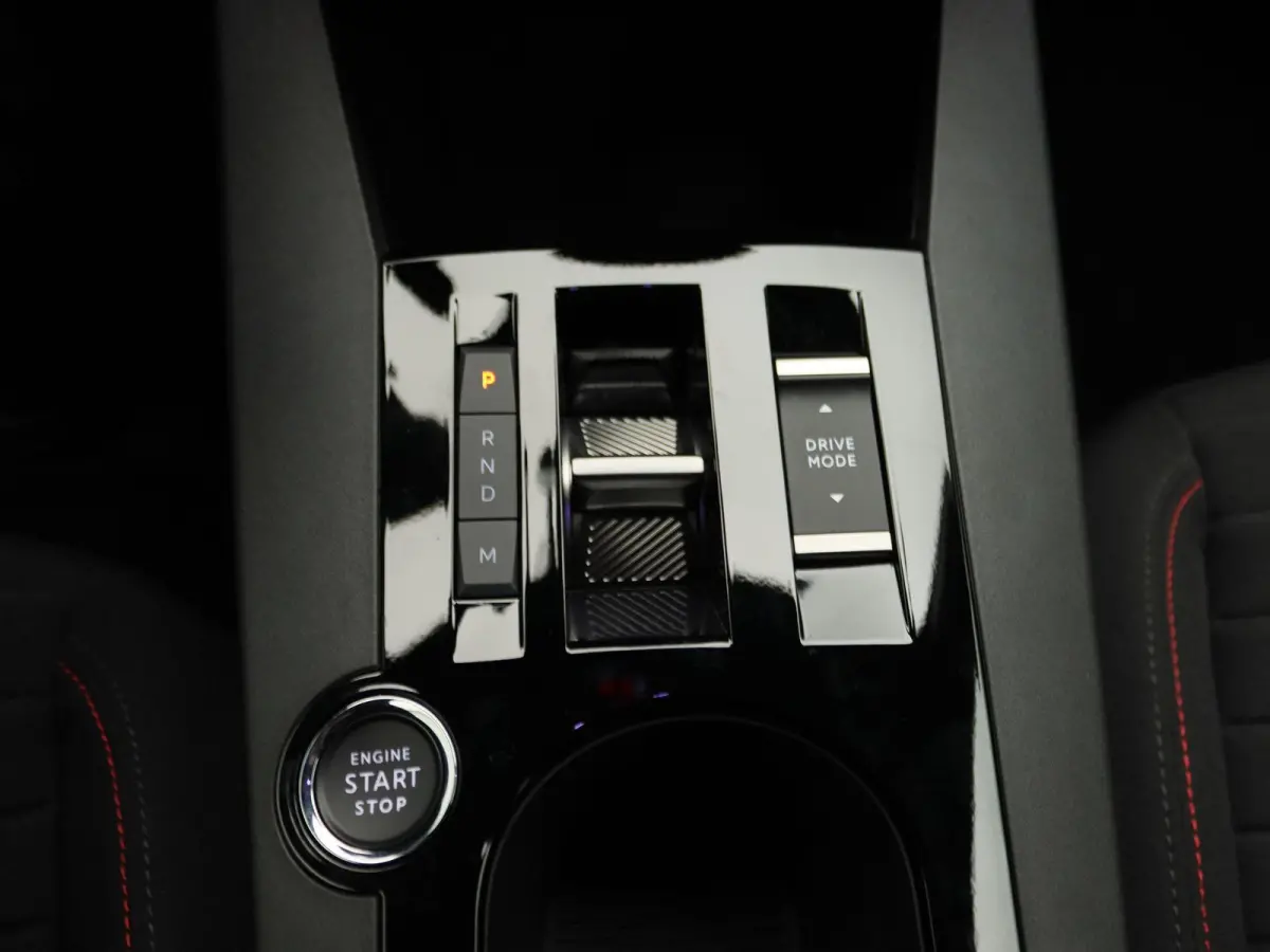 1.2 Turbo Hybrid HF Line 110pk | NAVI | 17'' Velgen | S.A.L.A. Pro | Parkeercamera |