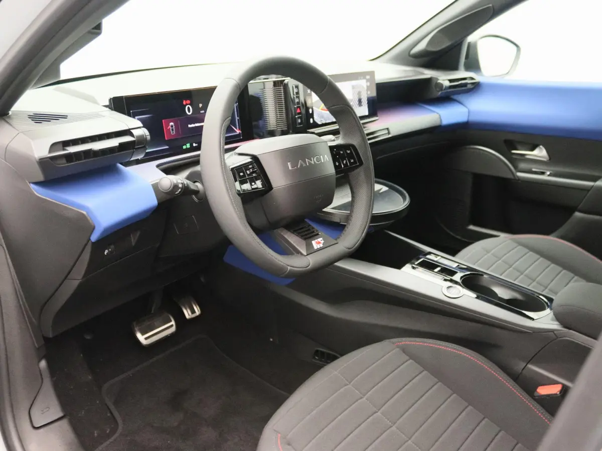 1.2 Turbo Hybrid HF Line 110pk | NAVI | 17'' Velgen | S.A.L.A. Pro | Parkeercamera |