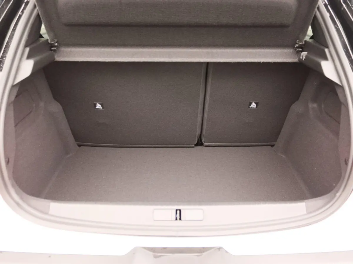 1.2 Turbo Hybrid HF Line 110pk | NAVI | 17'' Velgen | S.A.L.A. Pro | Parkeercamera |
