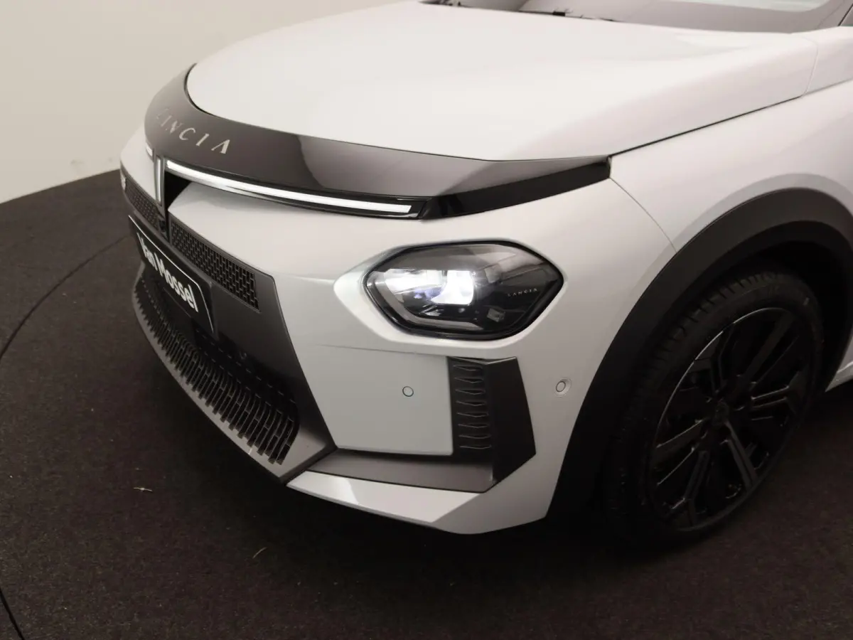 1.2 Turbo Hybrid HF Line 110pk | NAVI | 17'' Velgen | S.A.L.A. Pro | Parkeercamera |