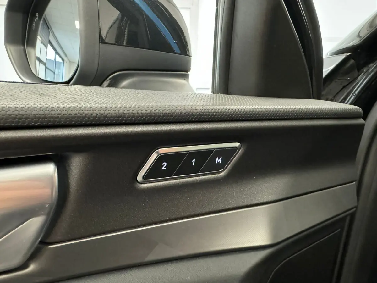 1.5 | Achteruitrijcamera | Panoramadak | Cruise control adaptief | BLIS |