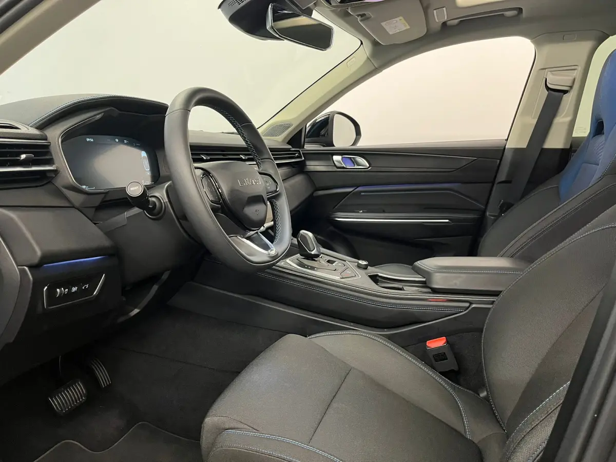1.5 | Achteruitrijcamera | Panoramadak | Cruise control adaptief | BLIS |
