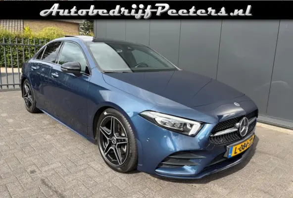 A 200 AMG Nightpakket Pano Leder Sfeerlicht Camera Memory NL-auto