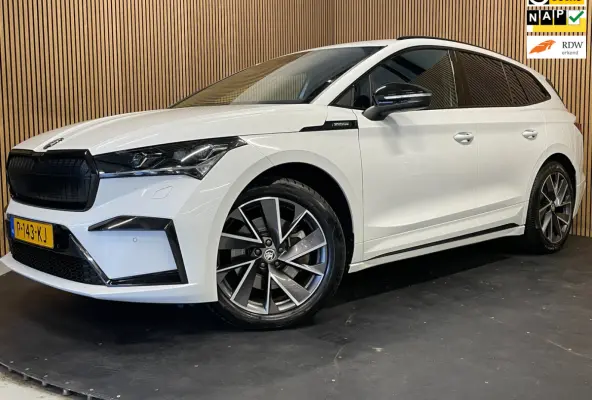 80 Sportline|91% SOH|BLACK&WHITE EDITION|ACC|APPLE CARPLAY|CAMERA|STOEL+STUURVERW|NAVI|NAP|NL|INCL.BTW|1e EIGENAAR|