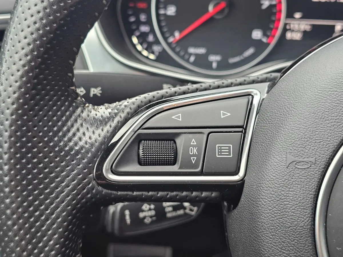1.8 TFSI Ultra Advance Sport | Automaat | S-line | Navi | Elek. achterklep | Keyless | Sportstoelen | PDC voor + achter | Zwarte hemel |