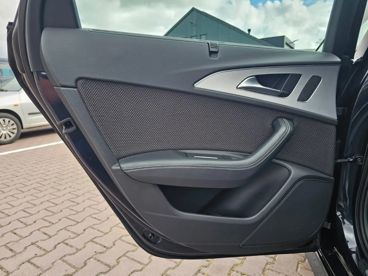 1.8 TFSI Ultra Advance Sport | Automaat | S-line | Navi | Elek. achterklep | Keyless | Sportstoelen | PDC voor + achter | Zwarte hemel |