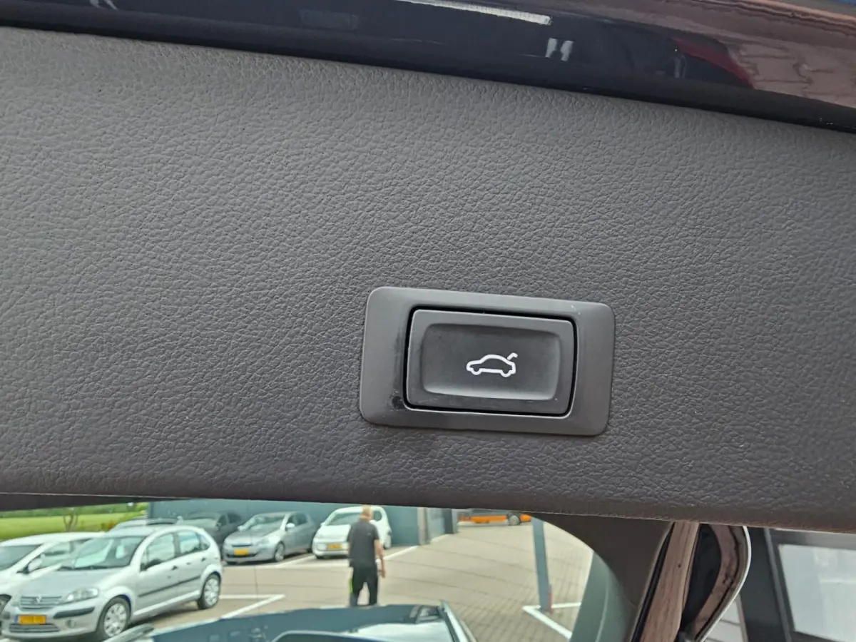 1.8 TFSI Ultra Advance Sport | Automaat | S-line | Navi | Elek. achterklep | Keyless | Sportstoelen | PDC voor + achter | Zwarte hemel |