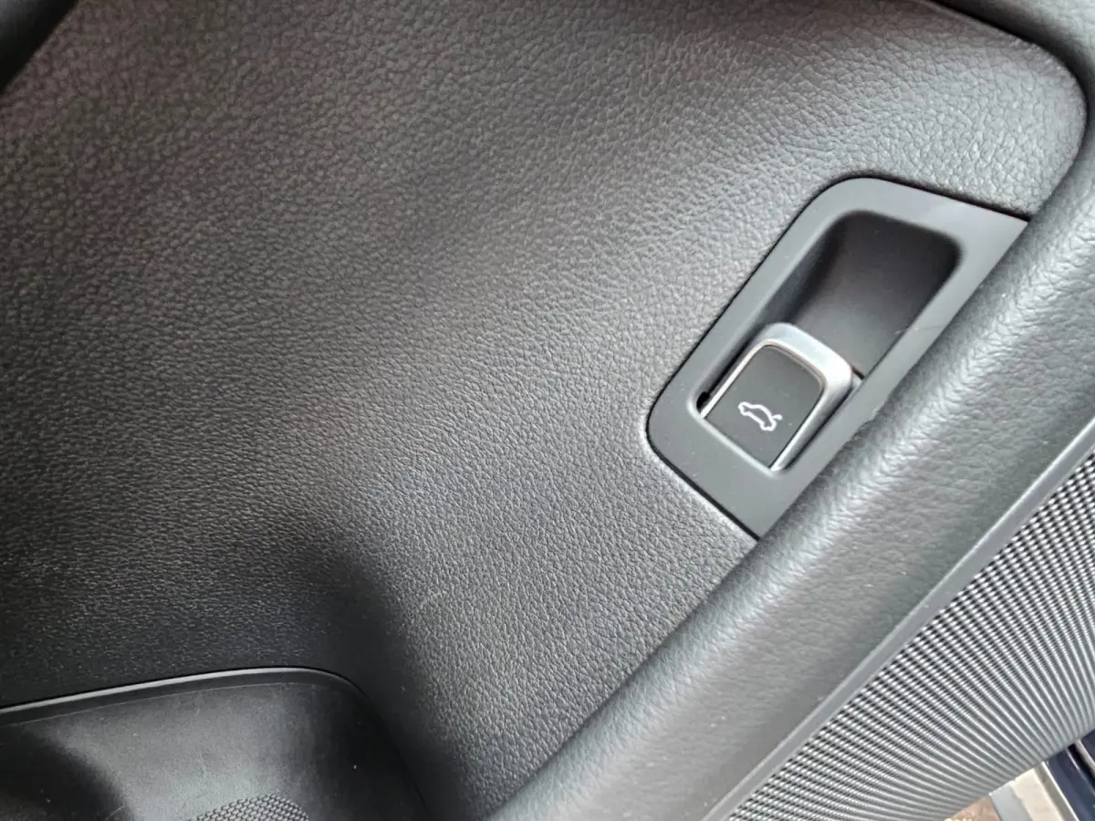 1.8 TFSI Ultra Advance Sport | Automaat | S-line | Navi | Elek. achterklep | Keyless | Sportstoelen | PDC voor + achter | Zwarte hemel |