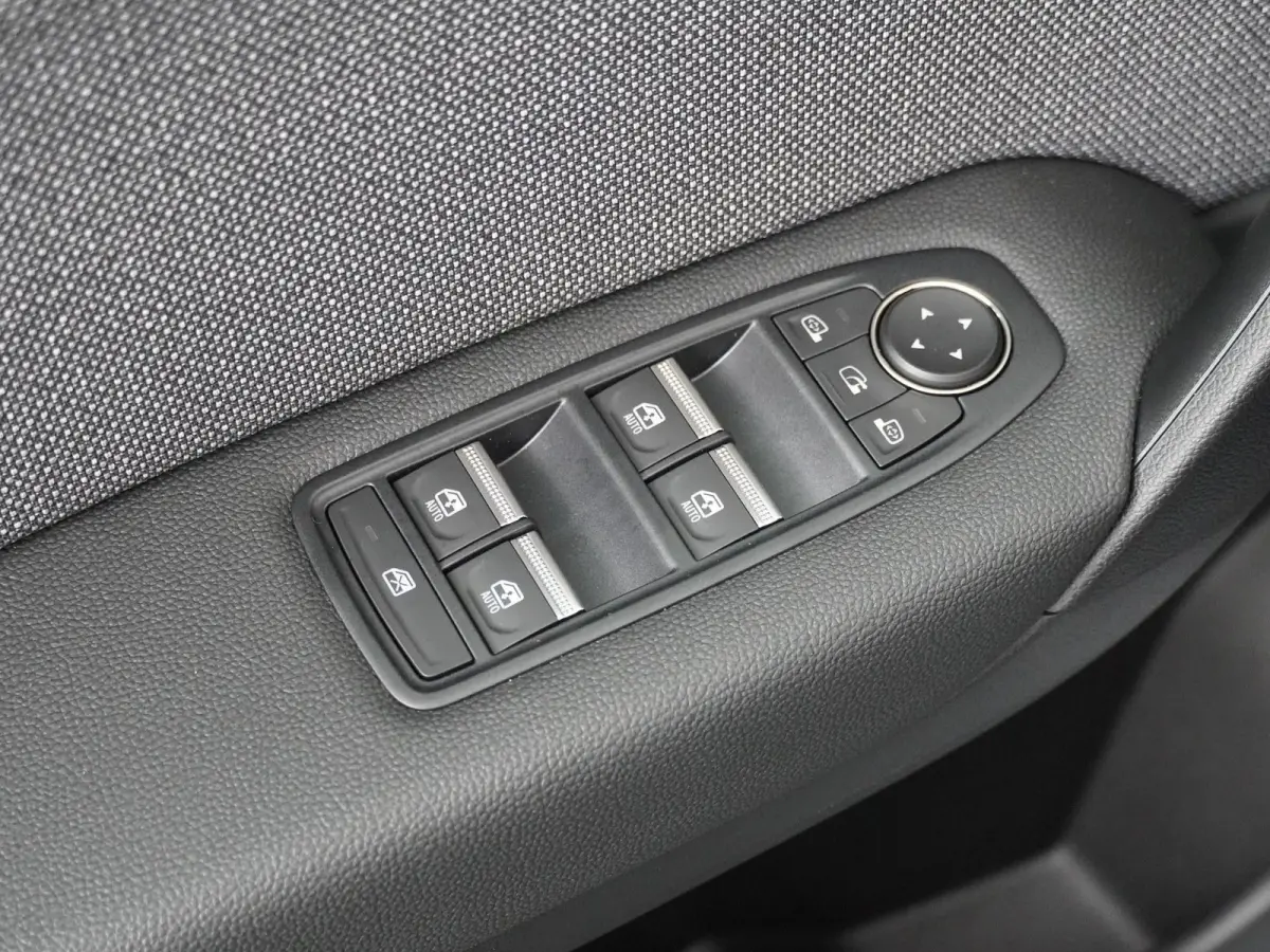 techno TCe 115 | Pack advanced driving assist | Pack Winter | All-seasonbanden |