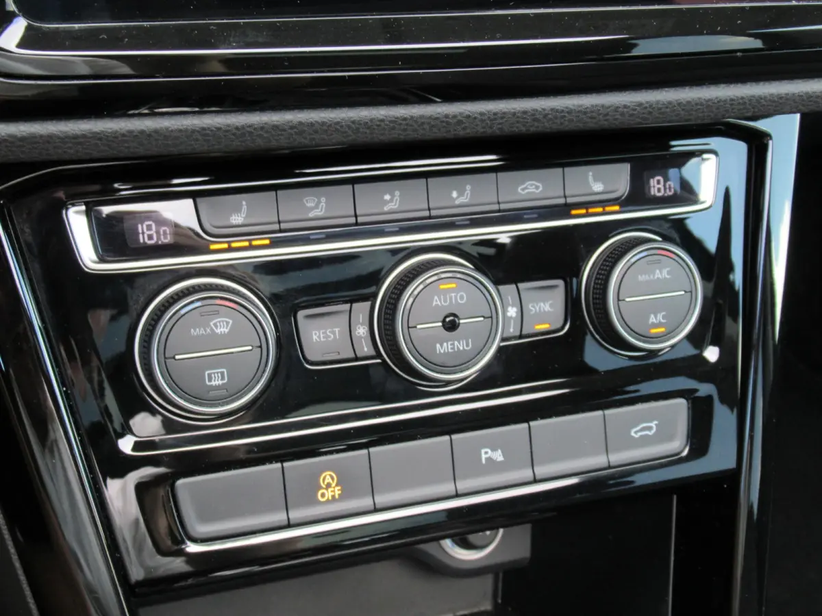 1.4 TSI Highline Business R | Automaat | Panoramadak | Trekhaak | Apple carplay