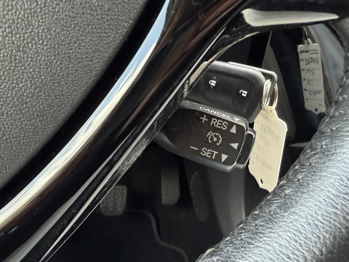 1.0 VTi Shine / Leder / Camera / Cruise Control / Stoelverwarming /