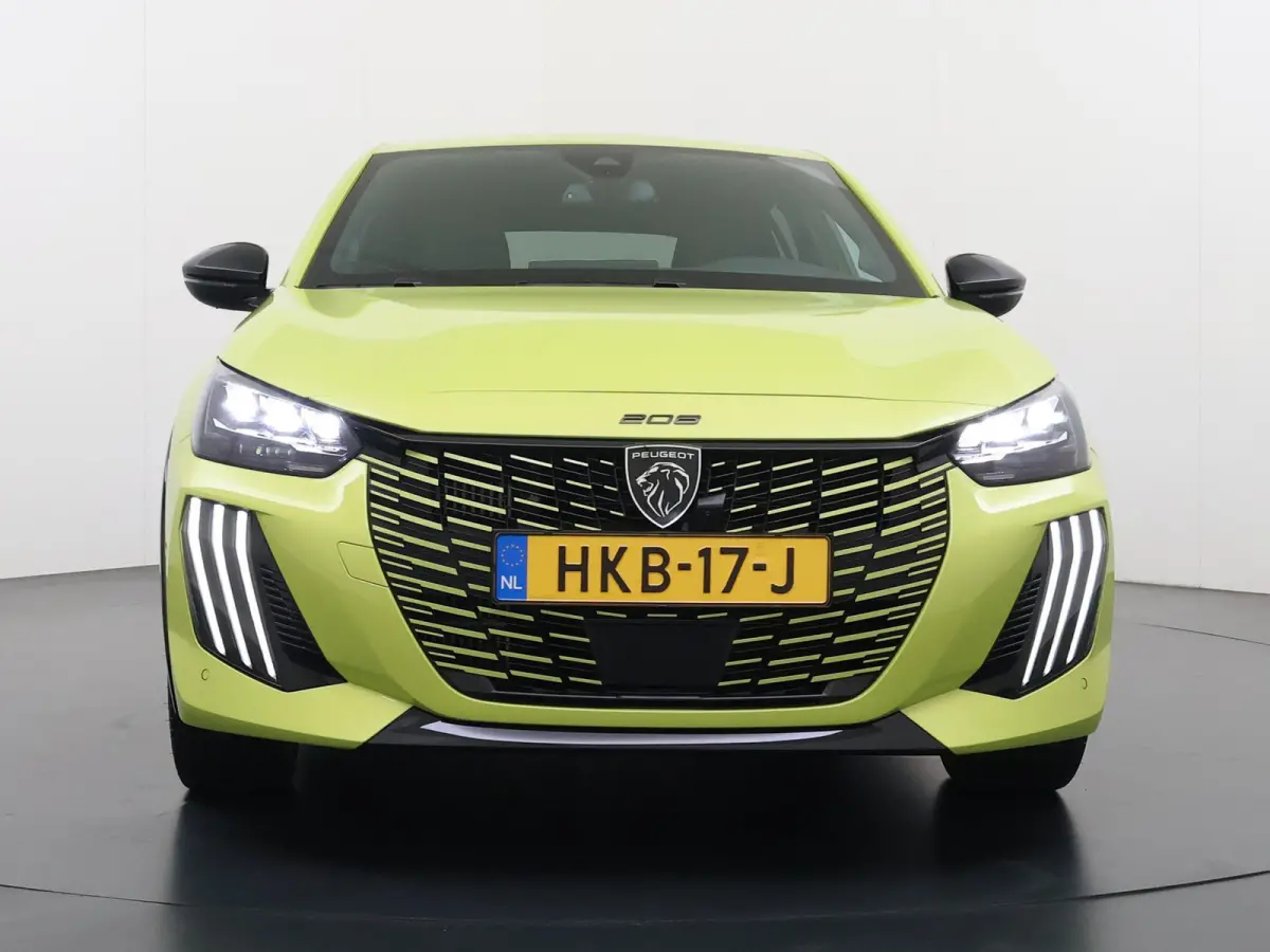 GT 110pk Hybrid Automaat | Navigatie | 360 camera | Cruise control adaptief | Keyless start | 17 inch lichtmetalen velgen | Apple Carplay en Android auto draadloos