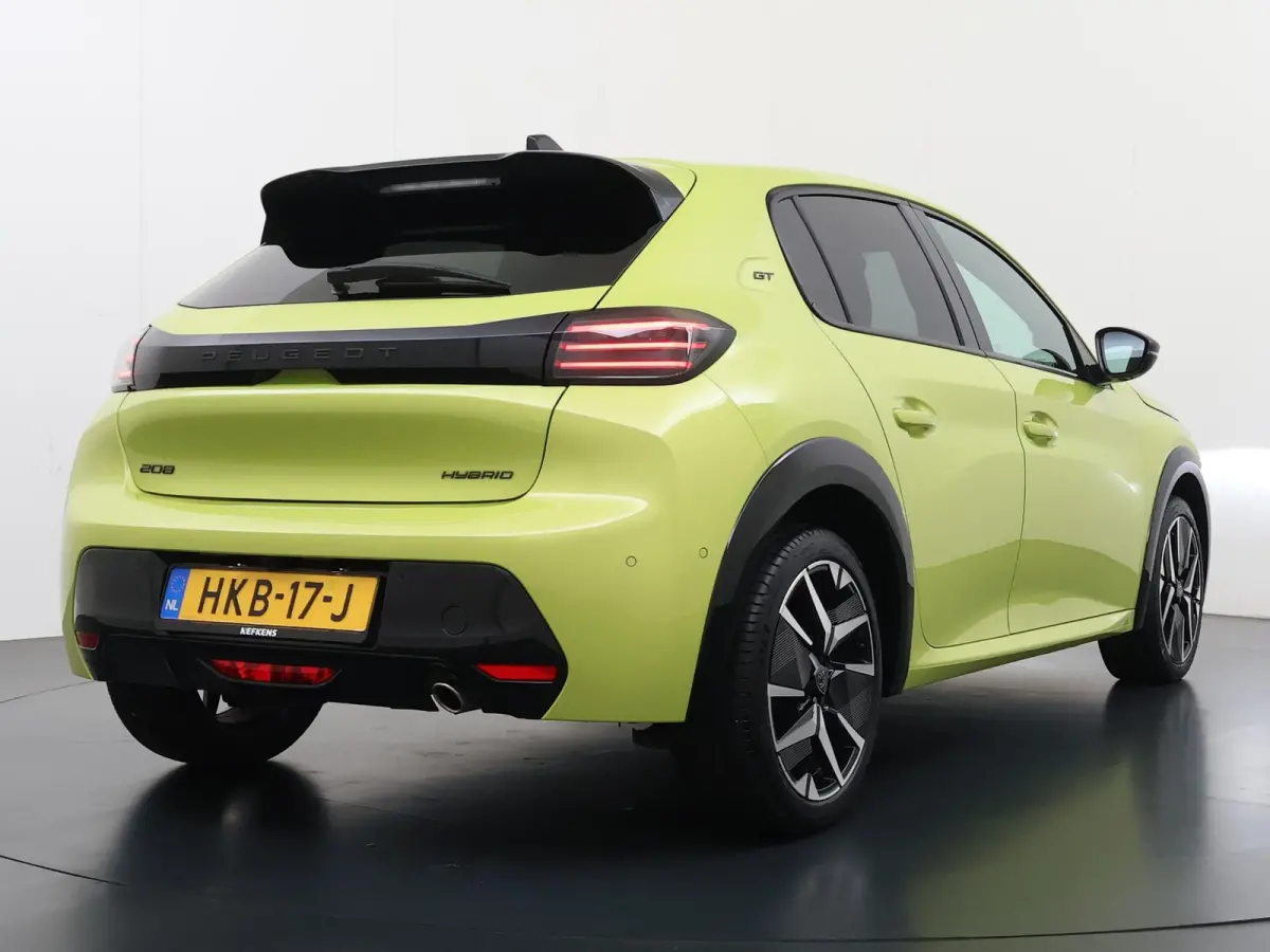 GT 110pk Hybrid Automaat | Navigatie | 360 camera | Cruise control adaptief | Keyless start | 17 inch lichtmetalen velgen | Apple Carplay en Android auto draadloos
