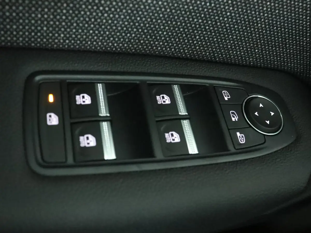 techno TCe 115 | Pack winter | Pack advanced driving assist | Pack light & sound |
