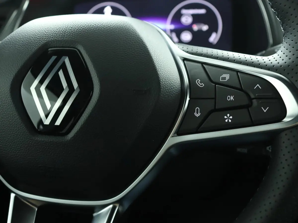 techno TCe 115 | Pack winter | Pack advanced driving assist | Pack light & sound |