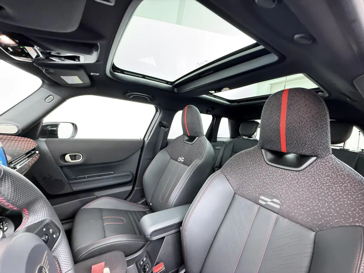 Cooper C John Cooper Works| Pakket-M | Panoramadak | Harman/Kardon | Head-Up Display | Stoelverwarming |