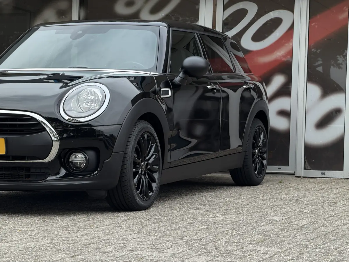 1.5 One / Automaat / Stoelverwarming / 17'' LM / Sensoren achter /