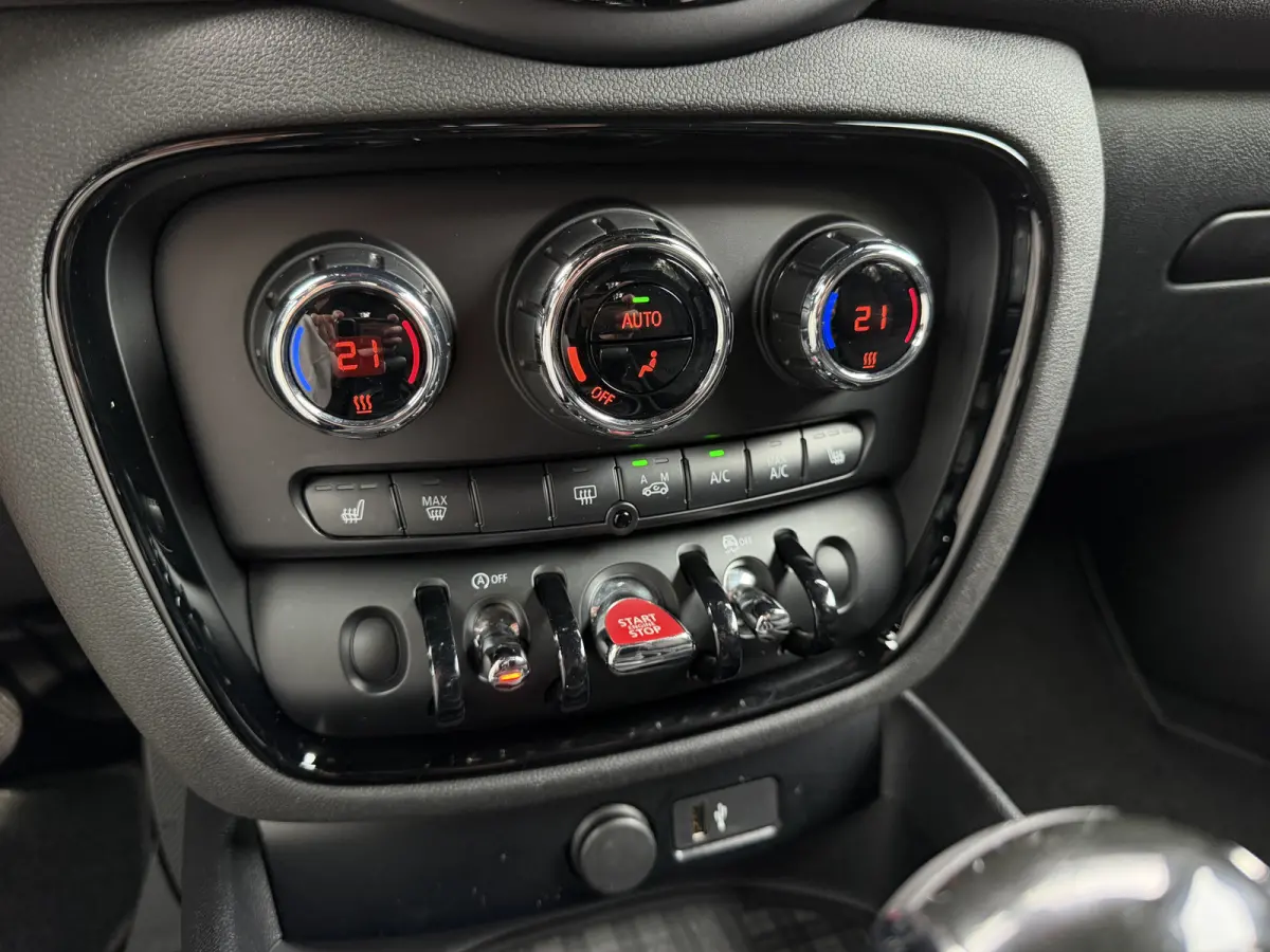 1.5 One / Automaat / Stoelverwarming / 17'' LM / Sensoren achter /