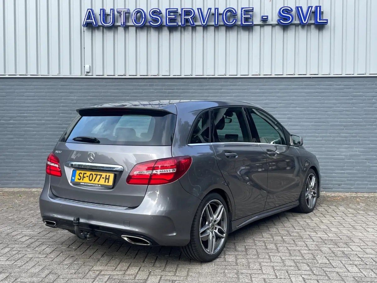 180 AMG Upgrade Edition - Achteruitrijcamera - Trekhaak etc.