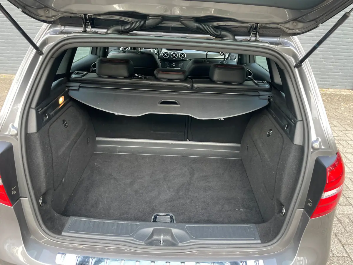180 AMG Upgrade Edition - Achteruitrijcamera - Trekhaak etc.