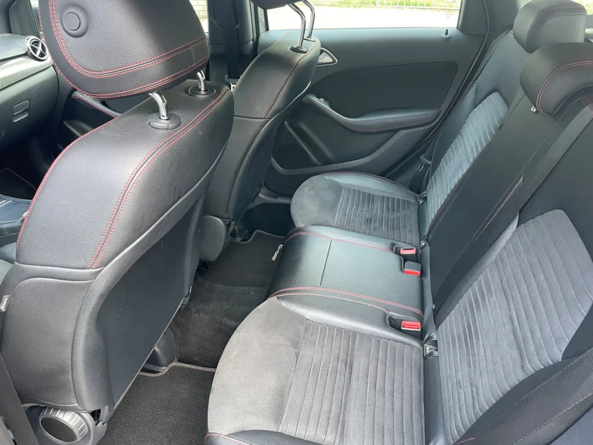 180 AMG Upgrade Edition - Achteruitrijcamera - Trekhaak etc.