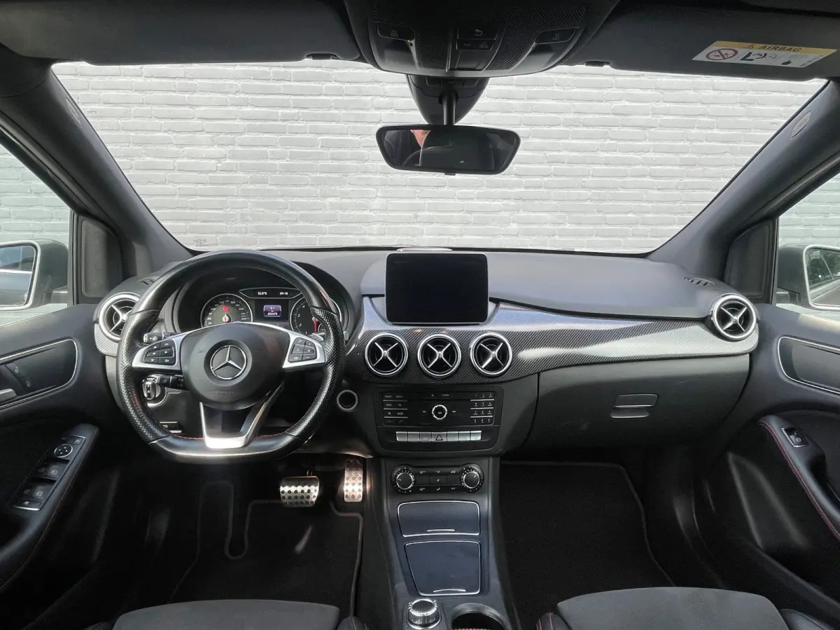 180 AMG Upgrade Edition - Achteruitrijcamera - Trekhaak etc.