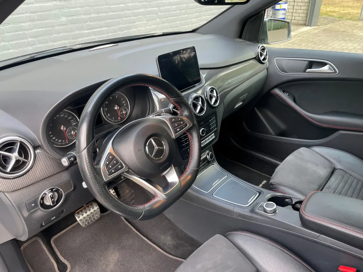 180 AMG Upgrade Edition - Achteruitrijcamera - Trekhaak etc.