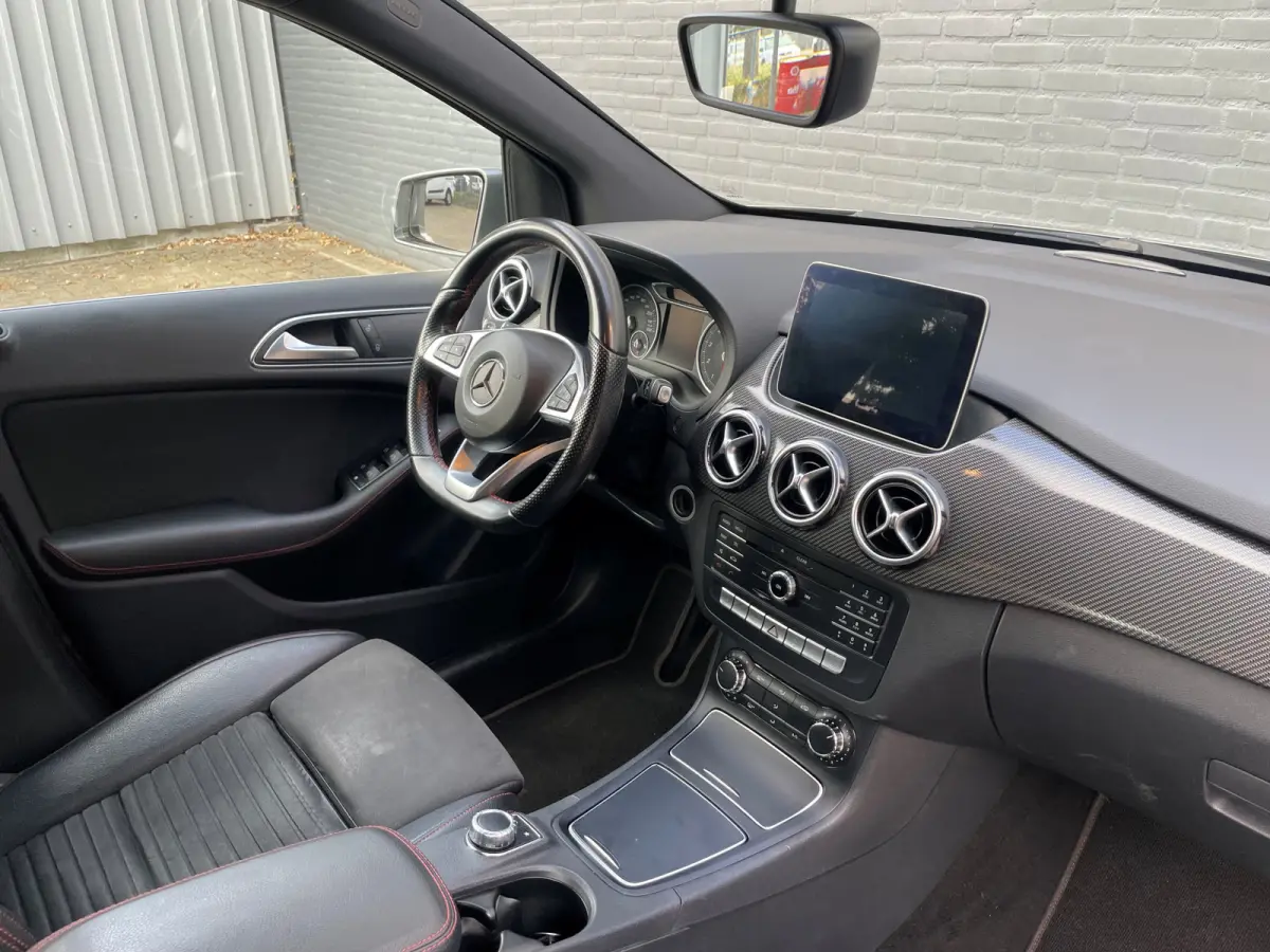 180 AMG Upgrade Edition - Achteruitrijcamera - Trekhaak etc.